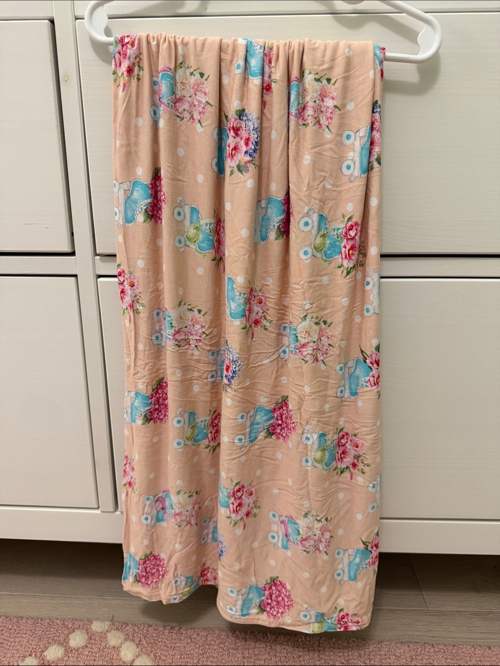 Posh Peanut Jenny Roller Skate Print Luxe Plush Swaddle Blanket - Like New